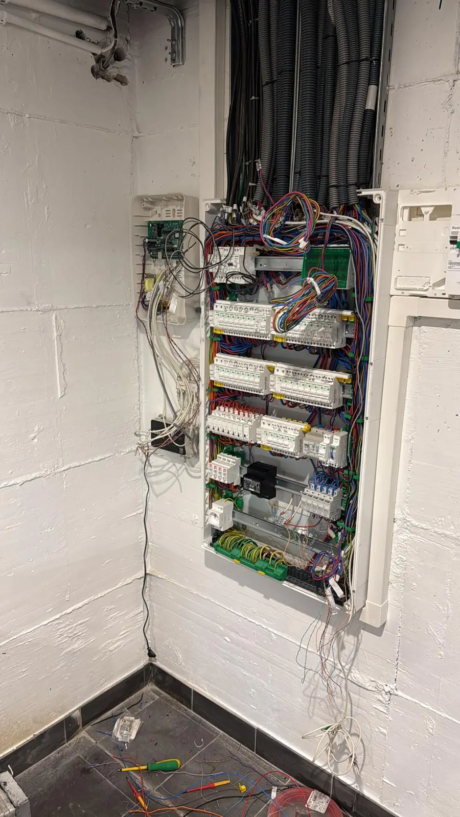 Tableau électrique en cours de rénovation